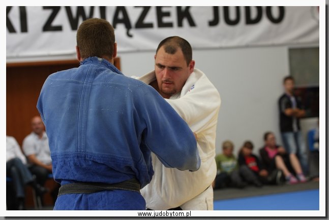 Zagłosuj na Janusza, niech wygra judoka